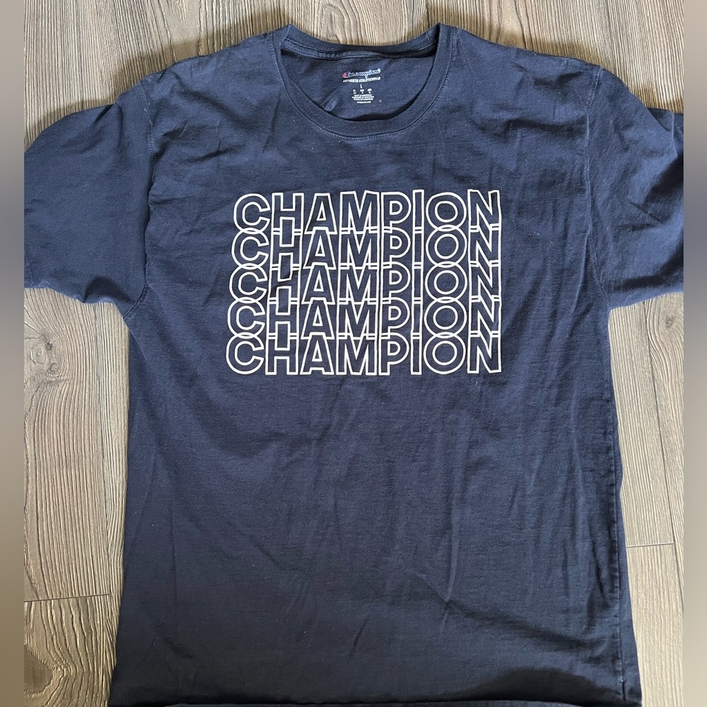 Champion T-shirt. Navy size Large
